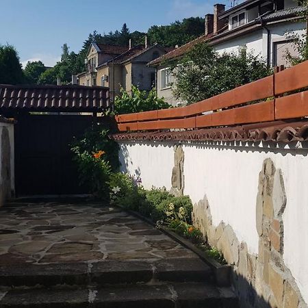 Hotel Часовника Tryavna Esterno foto