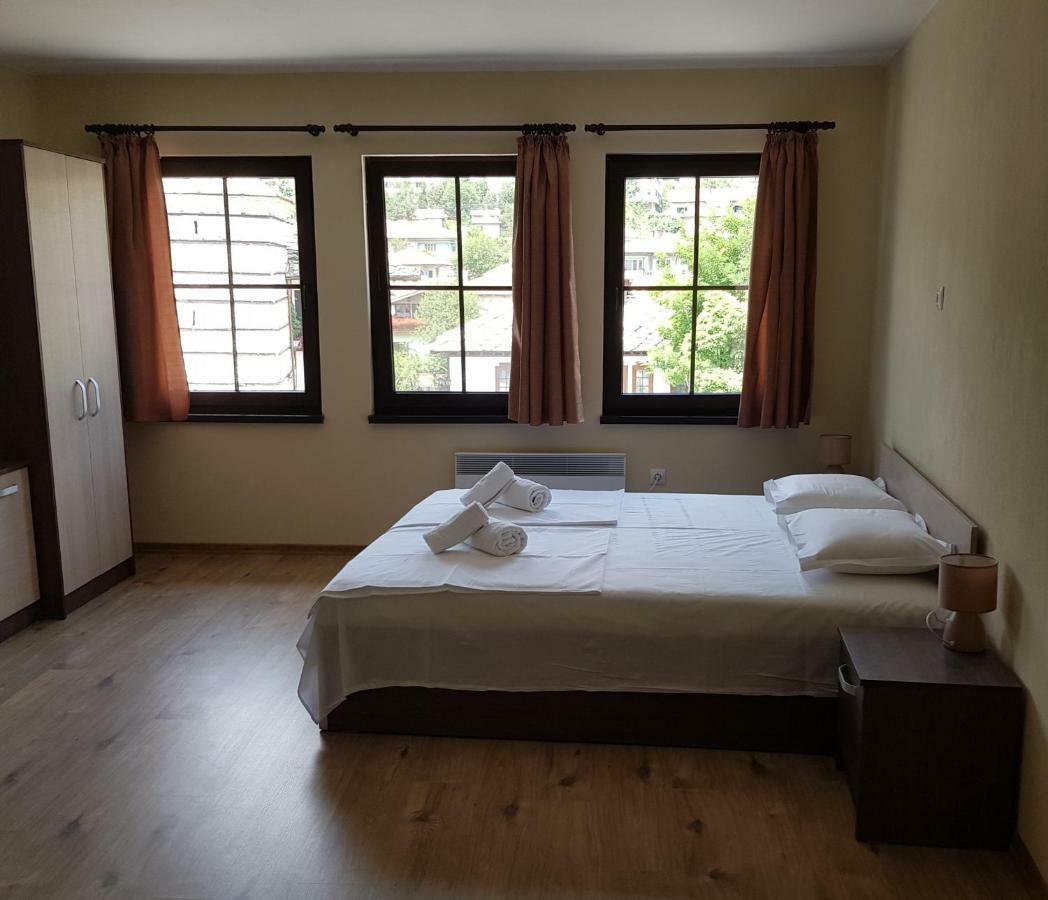 Hotel Часовника Tryavna Esterno foto