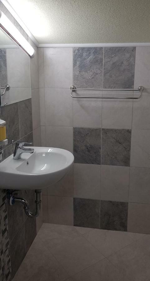 Hotel Часовника Tryavna Esterno foto