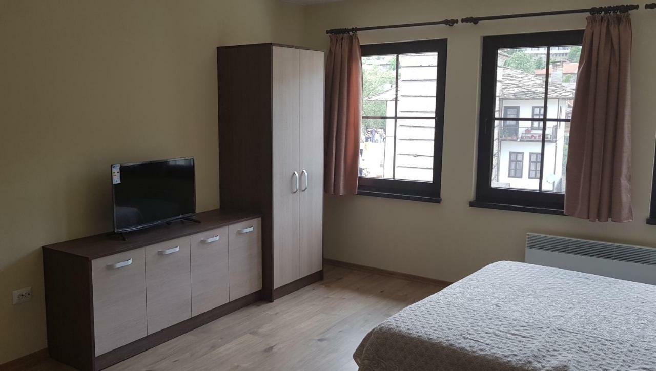 Hotel Часовника Tryavna Esterno foto