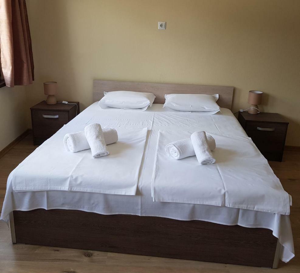 Hotel Часовника Tryavna Esterno foto