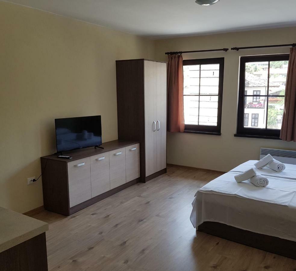 Hotel Часовника Tryavna Esterno foto