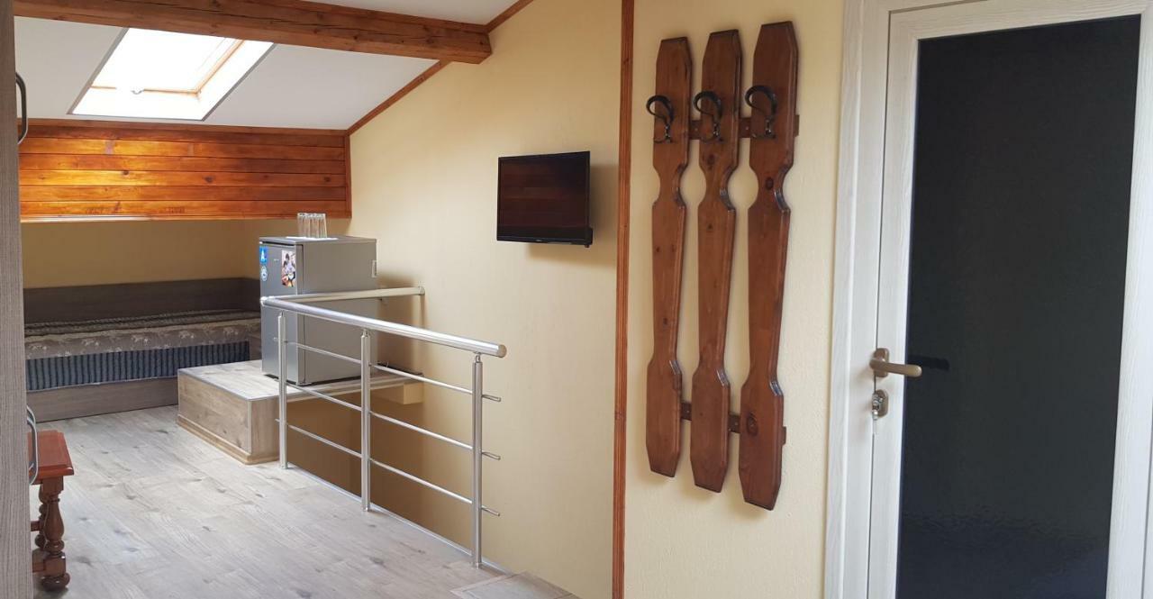 Hotel Часовника Tryavna Esterno foto