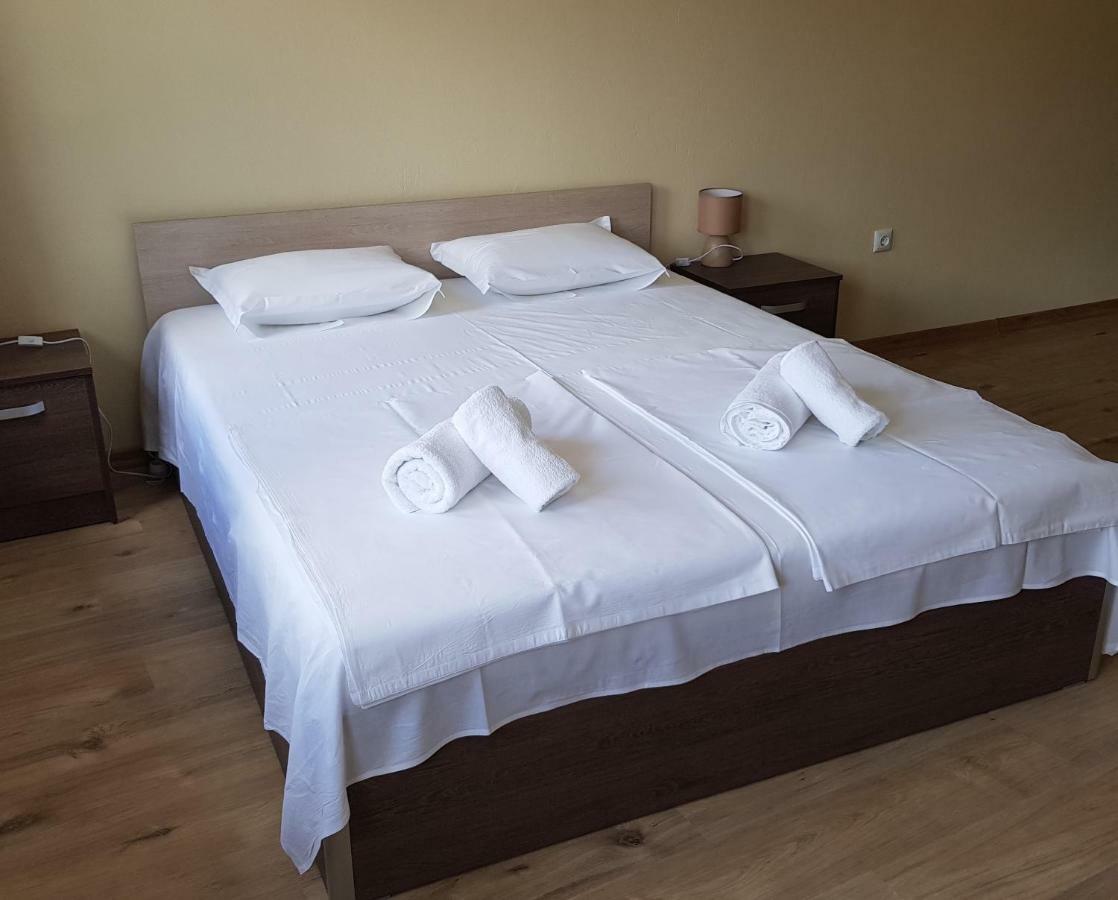 Hotel Часовника Tryavna Esterno foto