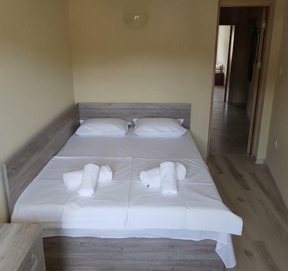 Hotel Часовника Tryavna Esterno foto