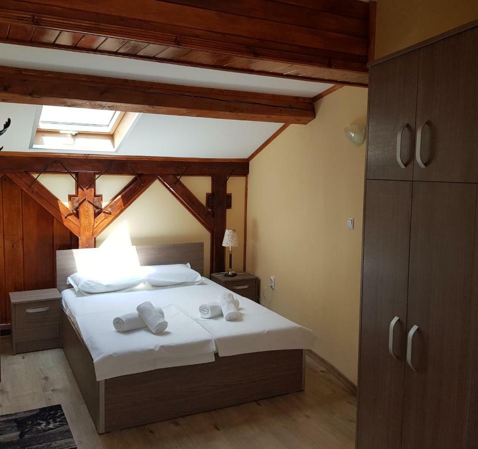 Hotel Часовника Tryavna Esterno foto