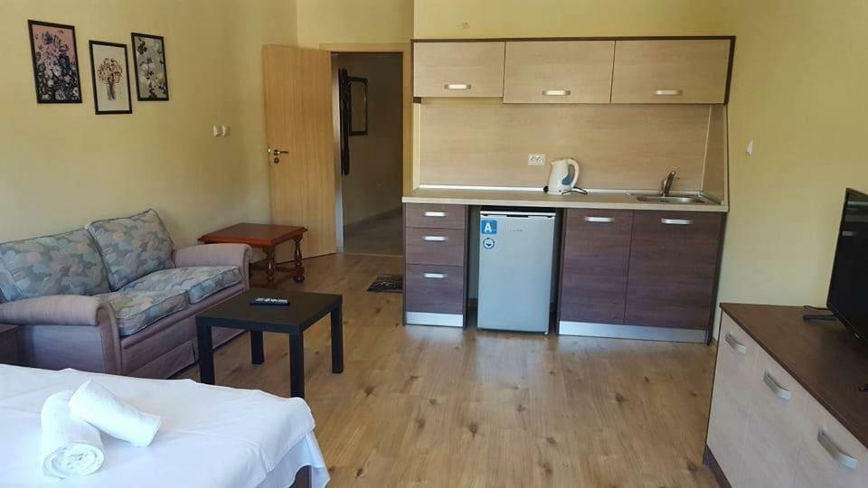 Hotel Часовника Tryavna Esterno foto