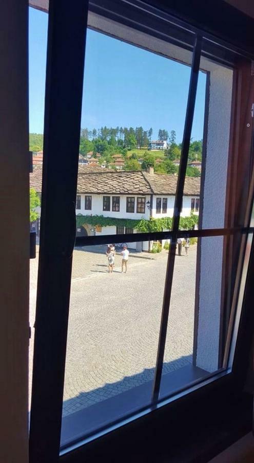 Hotel Часовника Tryavna Esterno foto