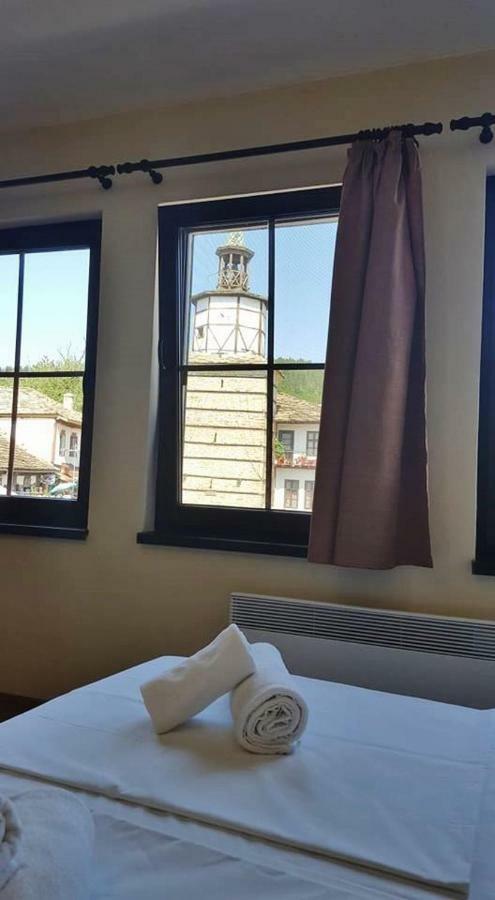 Hotel Часовника Tryavna Esterno foto